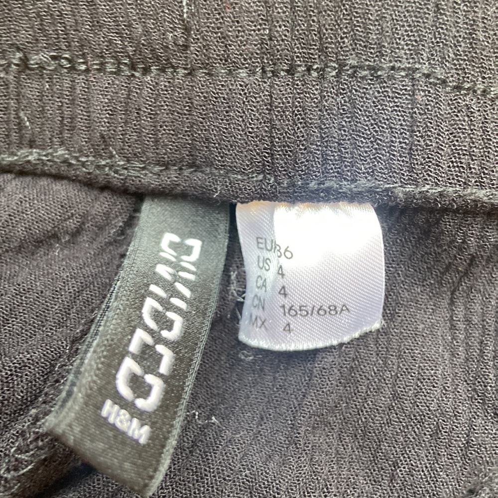 H&M Divided Flowy Shorts - Picture 3 of 3